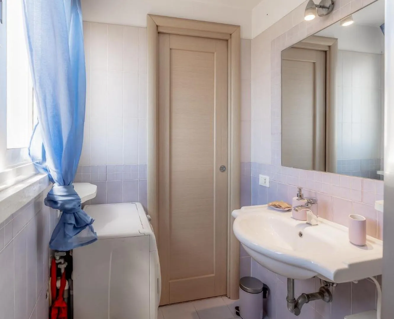 Apartmán Cozy Penthouse With Terrace And Rome View