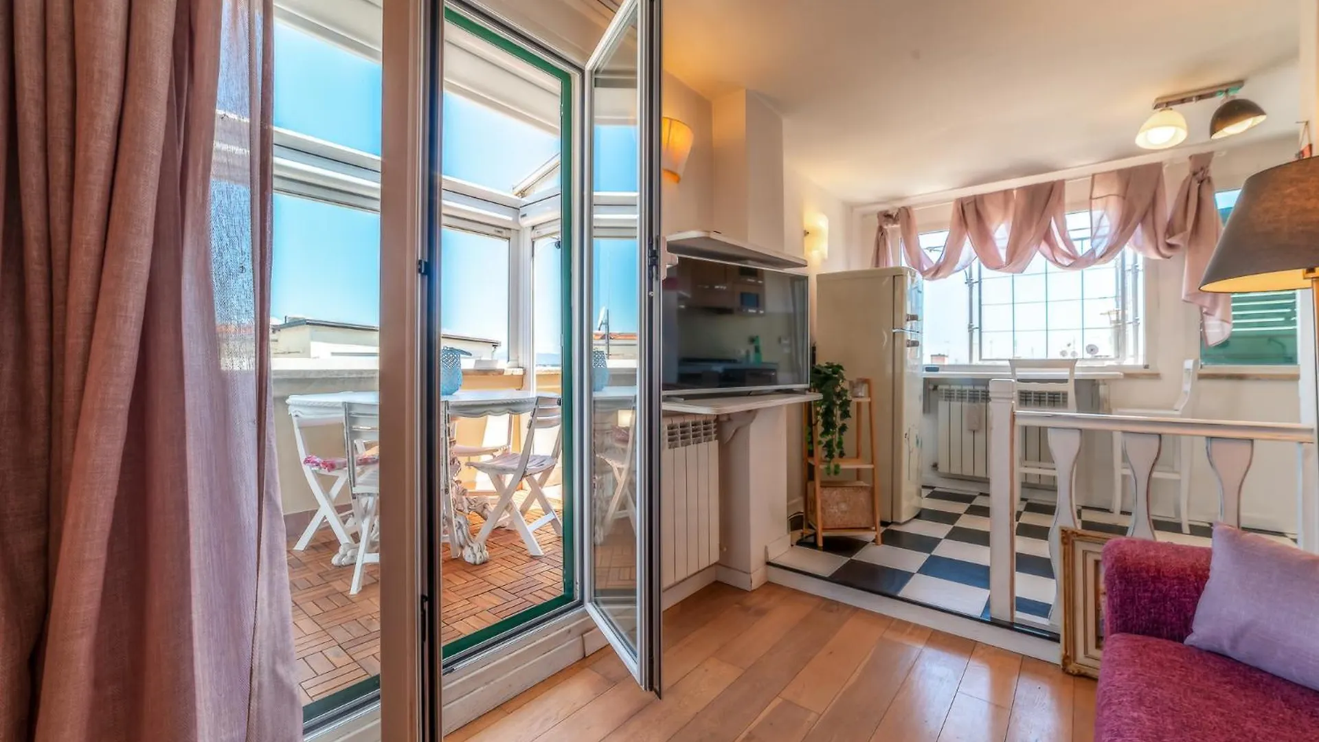 Apartmán Cozy Penthouse With Terrace And Rome View 0*,
